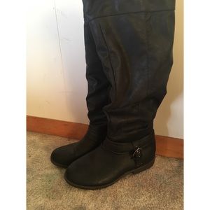 Comfy and tall black boots